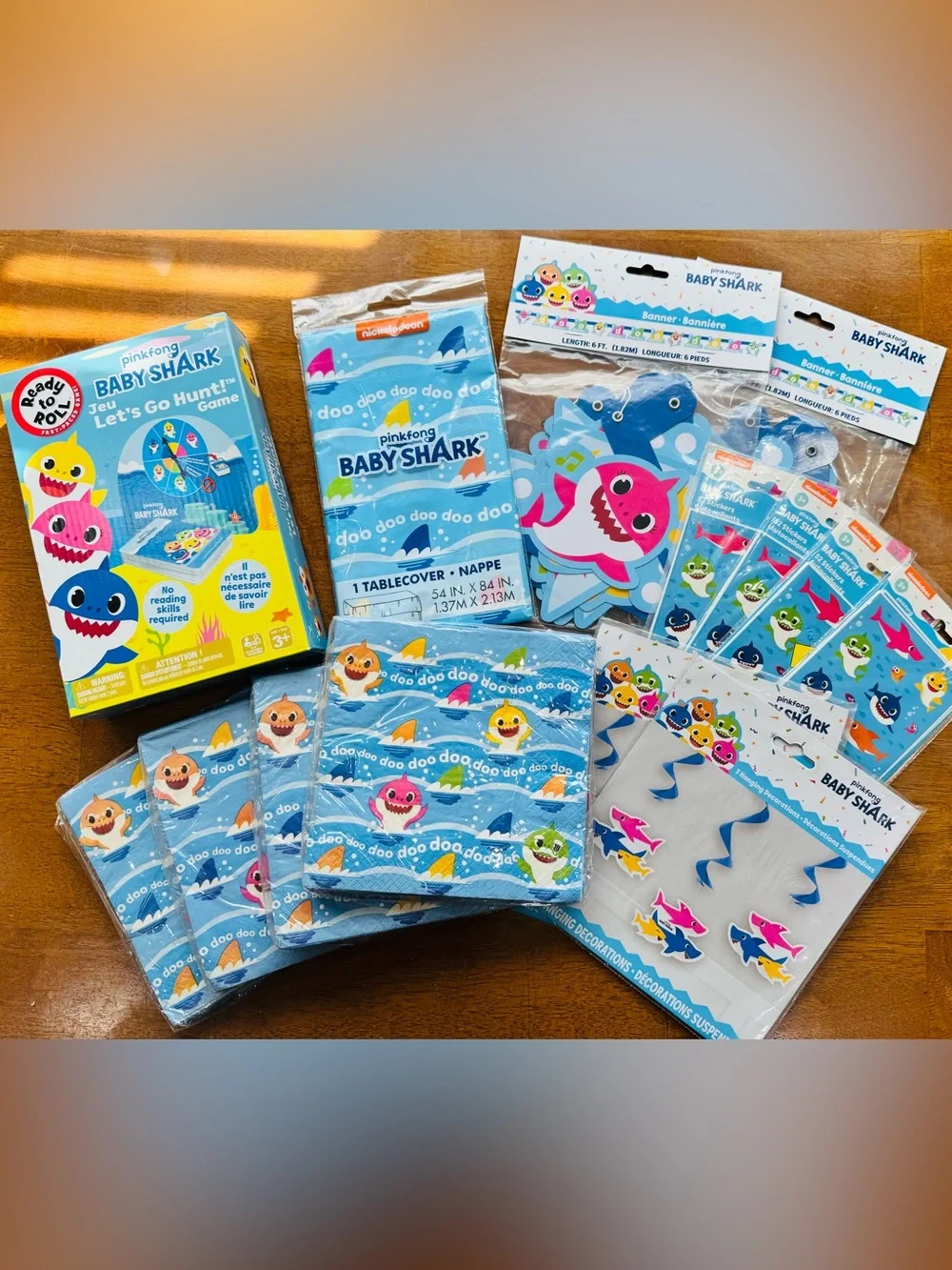 D8 Party Decorations- Baby Shark 14 piece party kit set ￼
